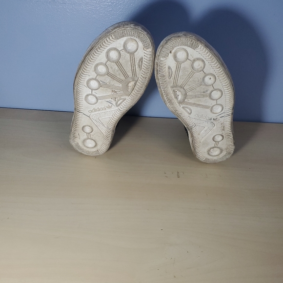 Adidas Profi Hide Heal Sneaker  Woman Size 6 - Picture 5 of 5